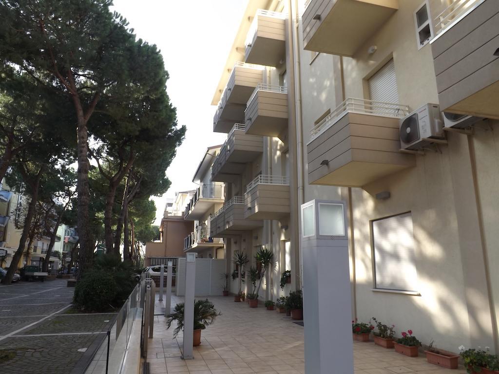 Hotel Muccioli Misano Adriatico Exterior foto