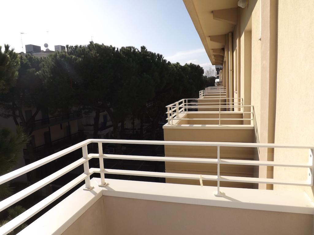 Hotel Muccioli Misano Adriatico Exterior foto