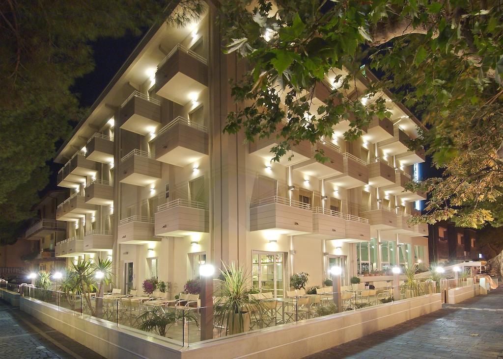 Hotel Muccioli Misano Adriatico Exterior foto