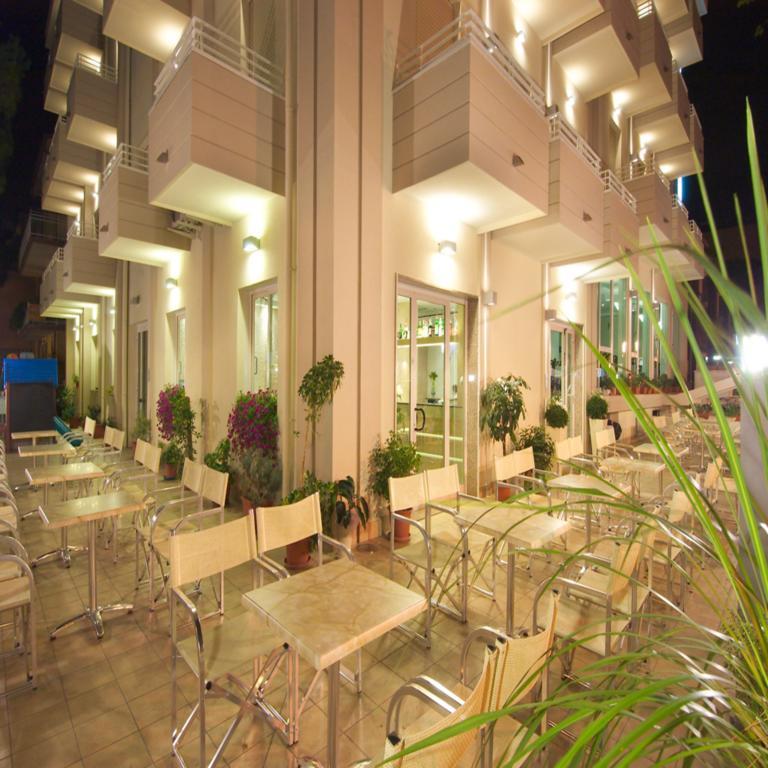 Hotel Muccioli Misano Adriatico Exterior foto